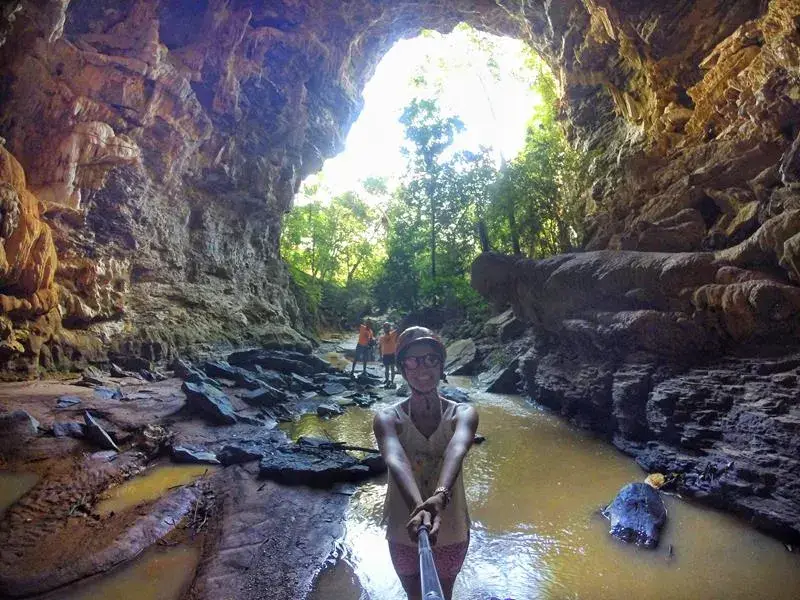 Rapel na claraboia, caverna lapa das dores, Mambai