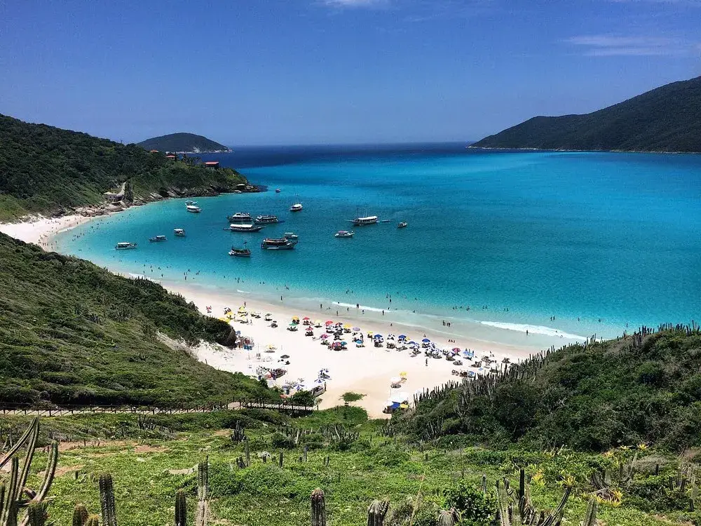 Prainhas do Pontal do Atalaia: Um Paraíso de Escadarias e Águas Cristalinas em Arraial do Cabo