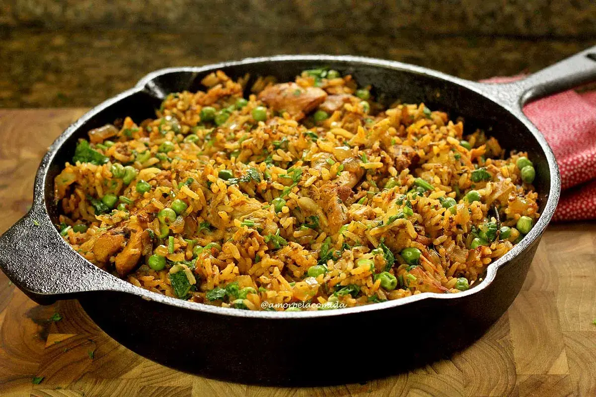 GALINHADA COM ARROZ SIMPLES E NUTRITIVA