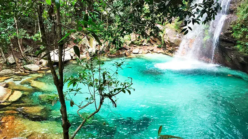 Cachoeira Santa Bárbara: O Tesouro Azul da Chapada dos Veadeiros
