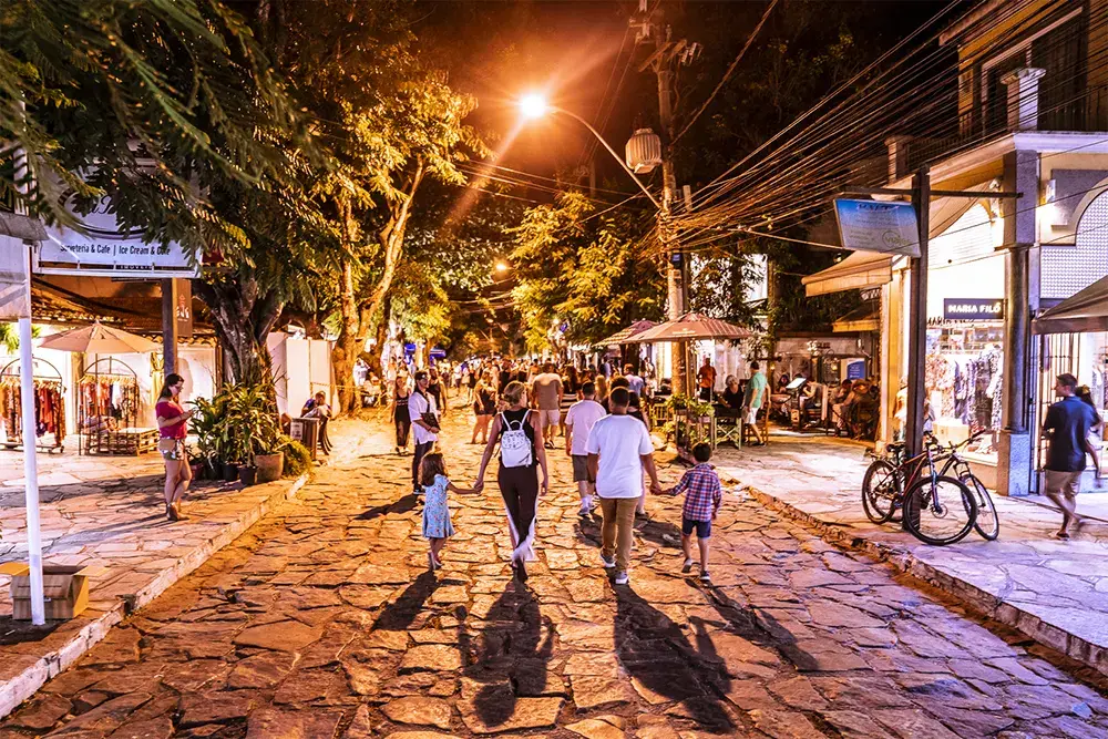 Vida Noturna em Búzios: O Que Fazer na Cidade?