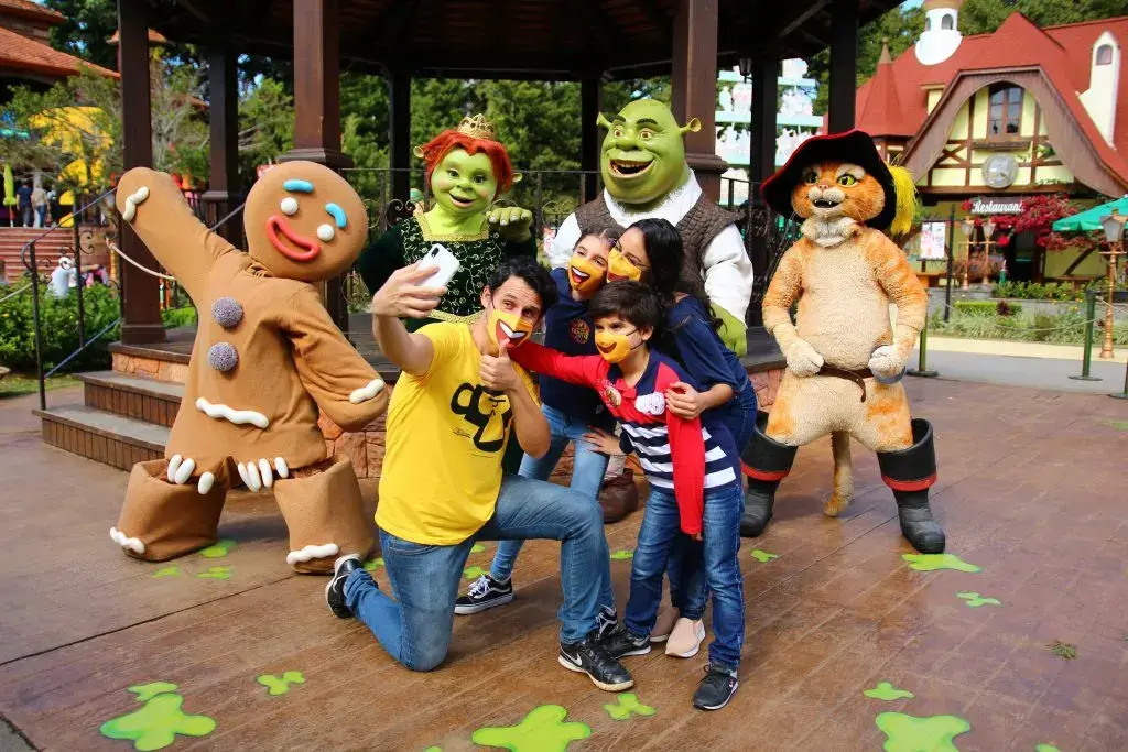 Faça foto com seus personagens favoritos! - Destino Beto Carrero World