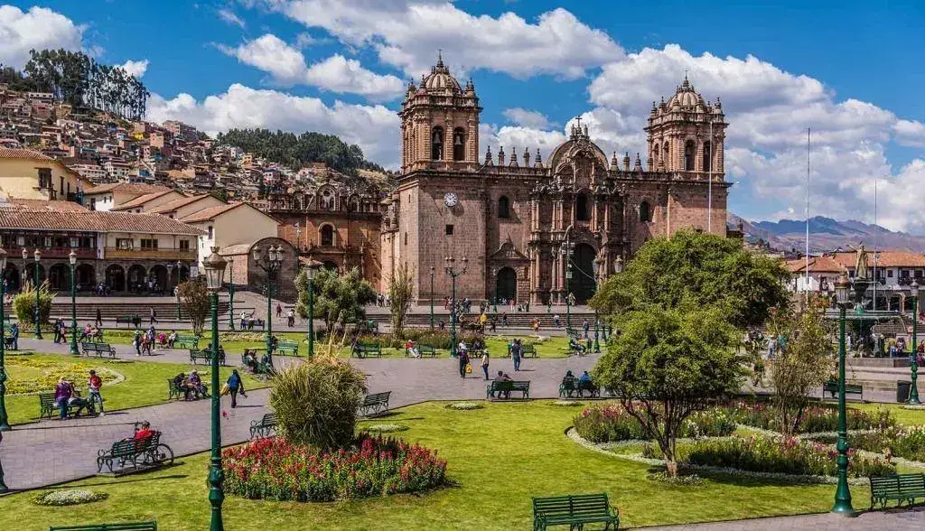 🇵🇪 Cusco, Peru: uma cidade onde cada rua conta séculos de história e cultura. Porta de entrada para Machu Picchu e um dos destinos mais incríveis do mundo!