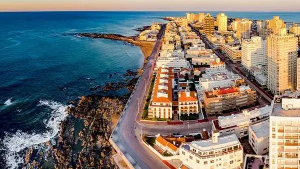 🇺🇾 Punta del Este, Uruguai: onde o charme urbano encontra o azul infinito do Atlântico. Um destino perfeito para quem busca praias, beleza e momentos inesquecíveis.