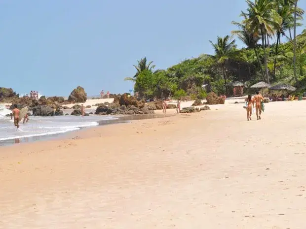 praias de nudismo no Brasil
