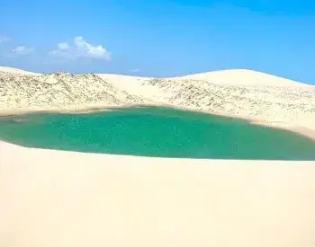 Lagoa entre as dunas