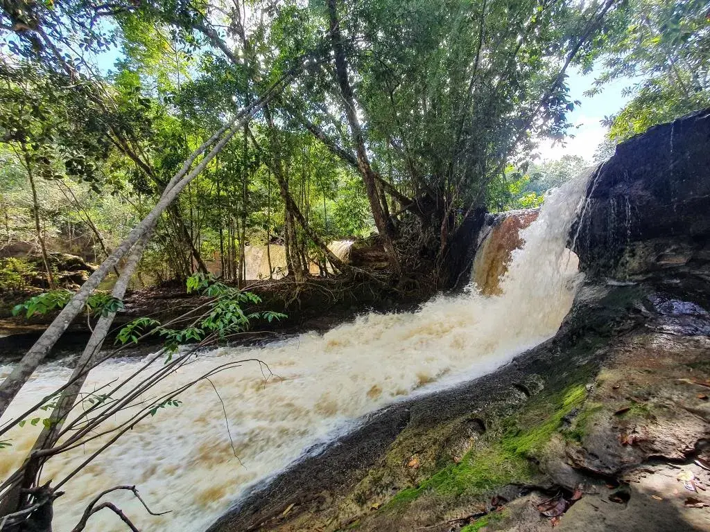 Queda d'água da Cachoeira das Araras - Presidente Figueiredo - AM - Vamos Trilhar