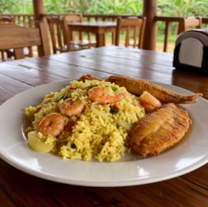 Arroz de Cuxá e Peixe Frito.