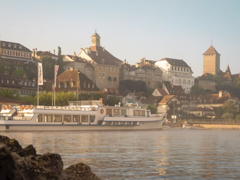 Lago de Neuchâtel: O Encanto da Trilha dos Três Lagos