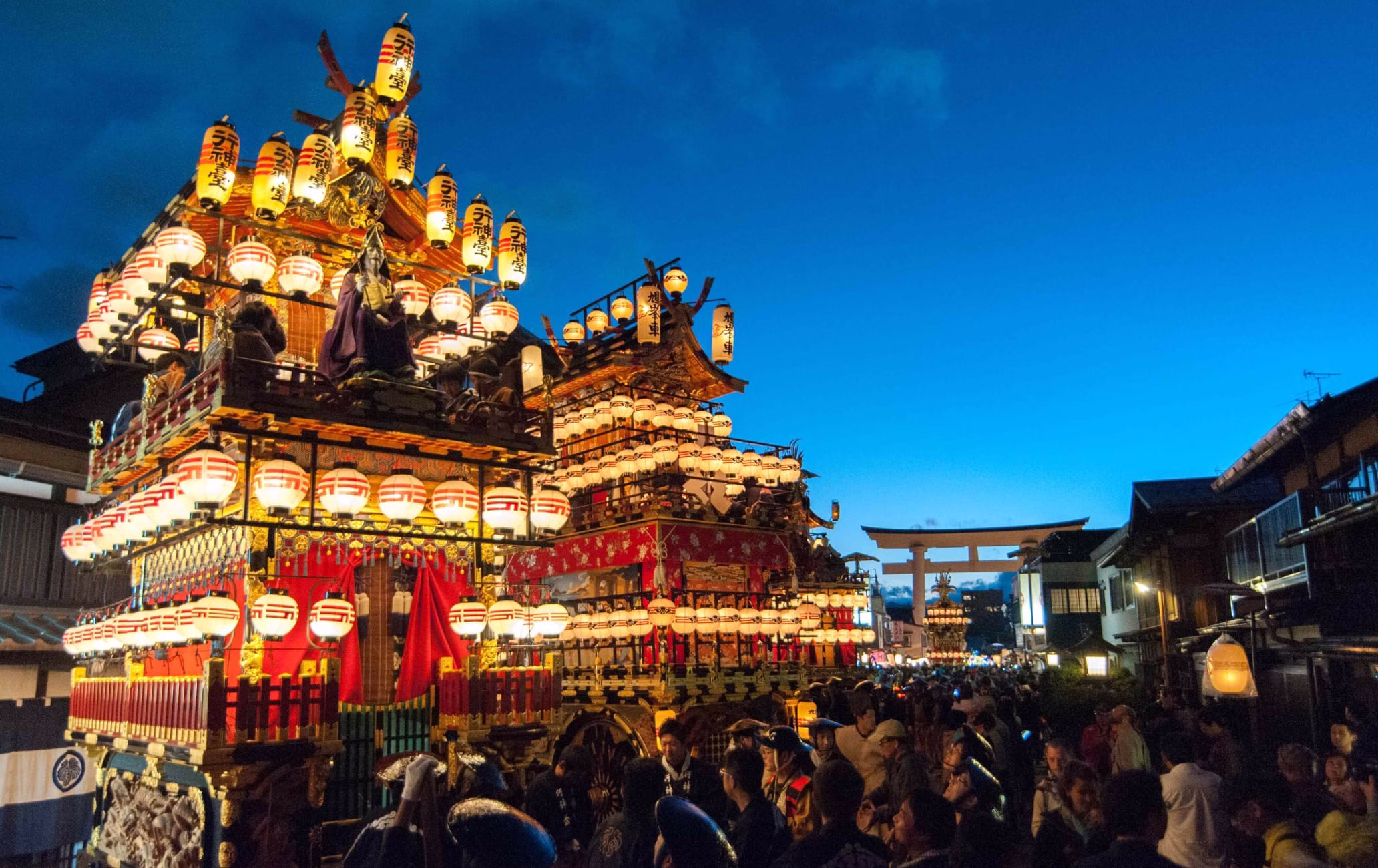 Takayama Matsuri: O Charme do Outono e da Primavera
