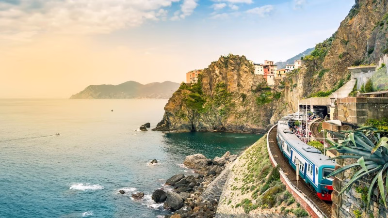 Rota de Gênova a Cinque Terre: A Engenharia em Harmonia com a Natureza