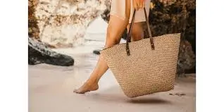 https://biquinisfebela.images.orangestore.cc/Bb1GGNagS2ksYvlpHu8Gux8xTF0%3D/fit-in/1000x500/filters%3Aquality%28100%29%3Afill%28ffffff%2C1%29/n49shopv2_fabela/images/article/o-que-levar-na-bolsa-de-praia.jpg